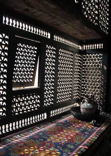 Interleaved wooden Mashrabiya panel